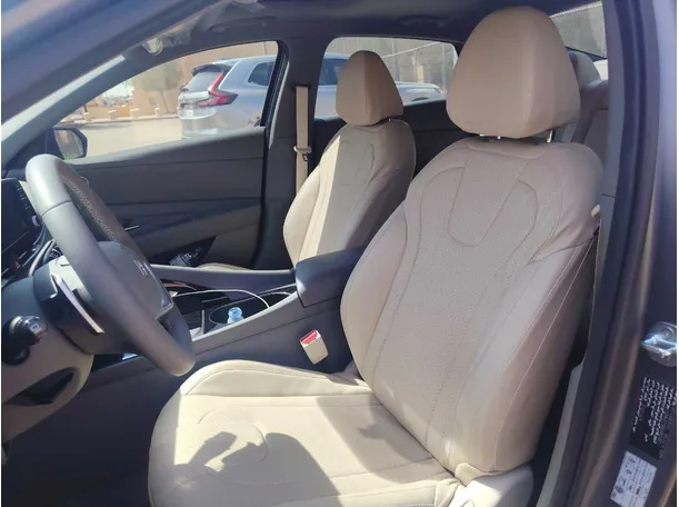Car image 13