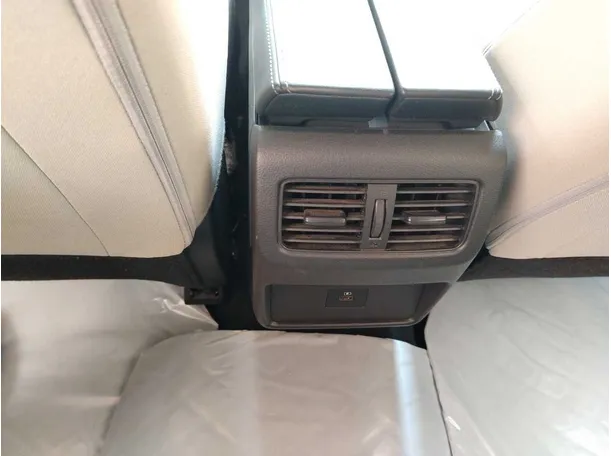Car image 32