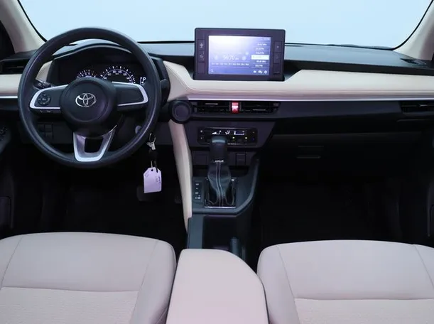 Car image 14
