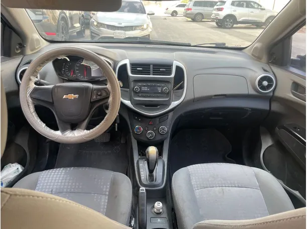 Car image 17
