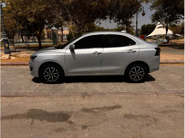 Car image 8