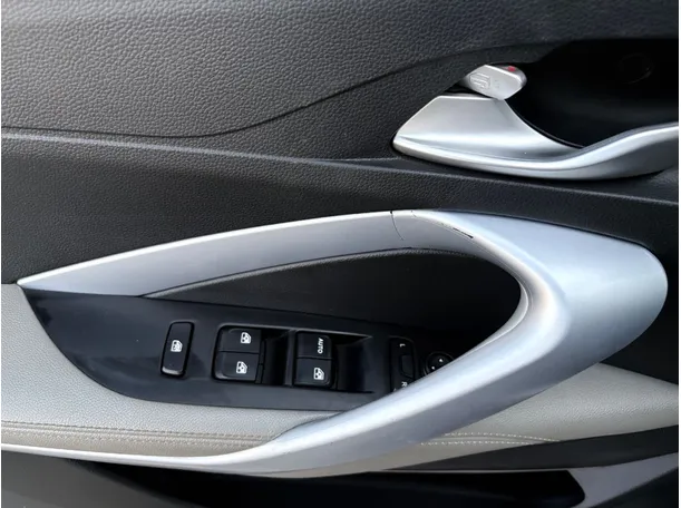 Car image 27