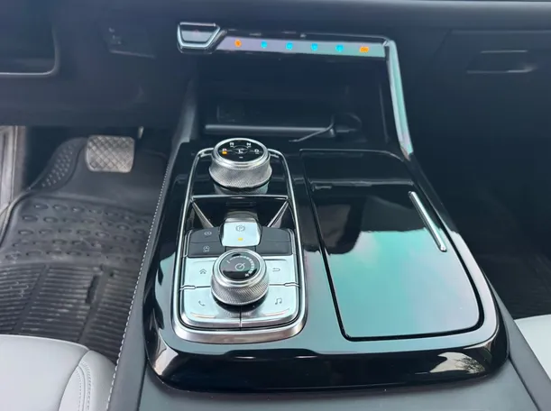 Car image 15