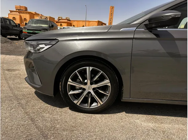 Car image 9