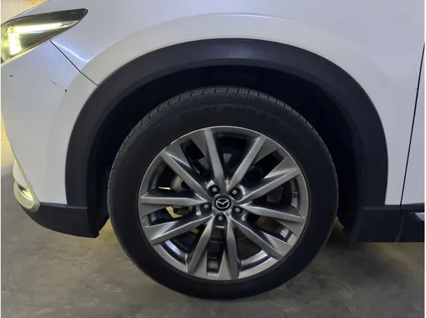 Car image 9