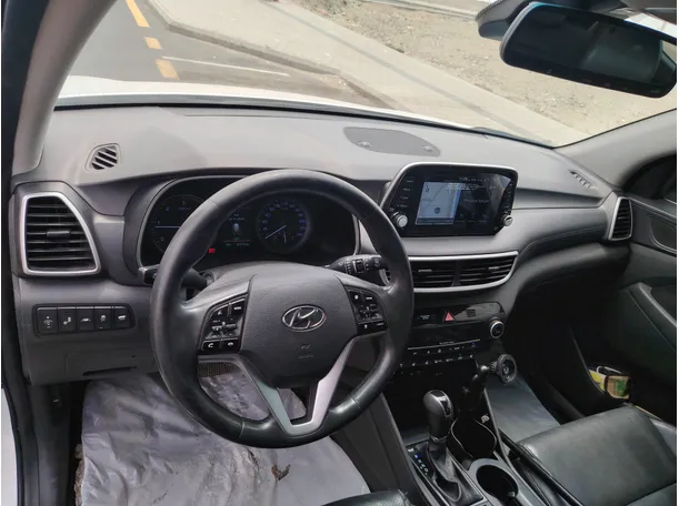 Car image 11