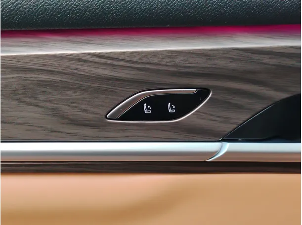 Car image 32