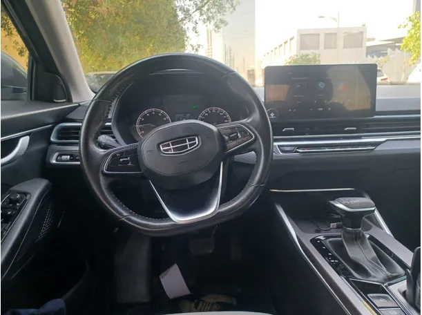 Car image 16