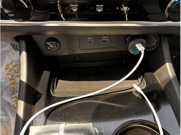 Car image 19