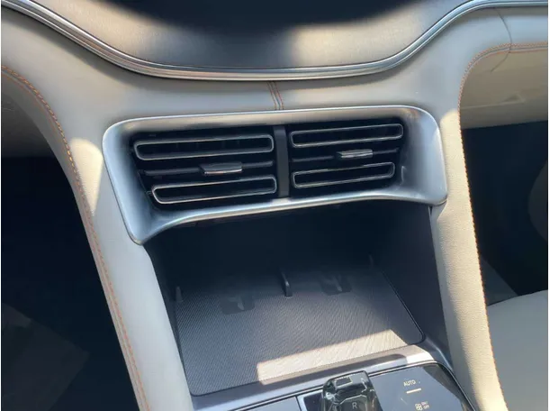 Car image 27