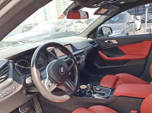 Car image 11