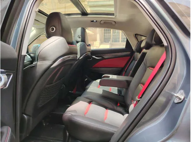 Car image 17