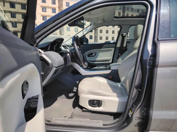 Car image 12