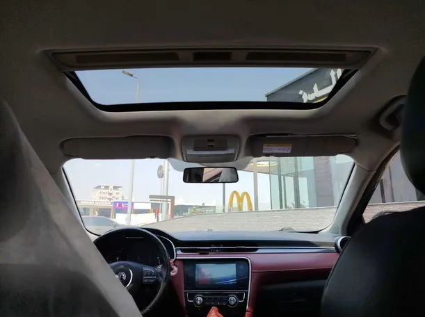 Car image 17