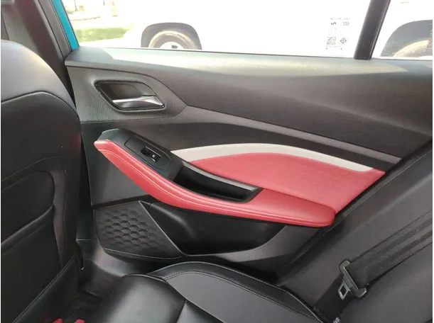 Car image 32