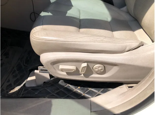 Car image 23