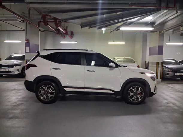 Car image 8