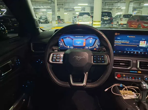 Car image 19