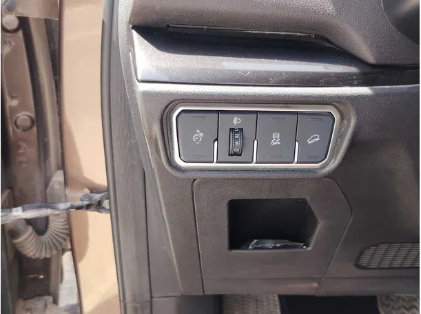 Car image 28
