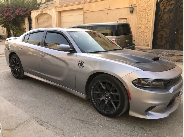 Car image 4