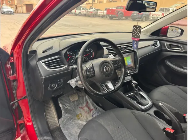 Car image 12