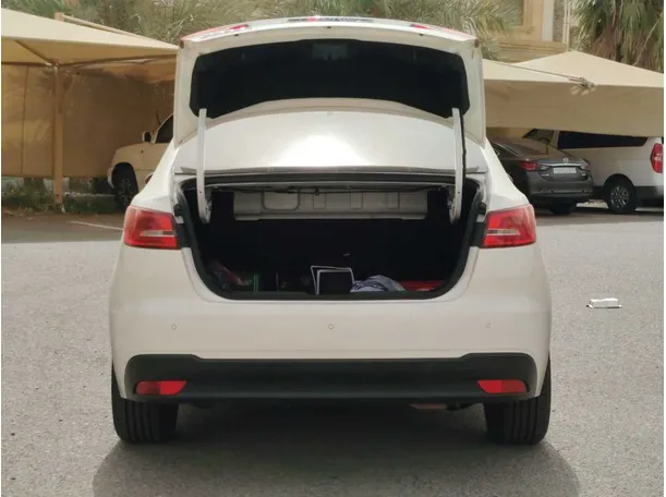 Car image 27