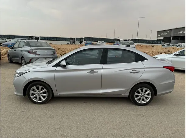 Car image 8