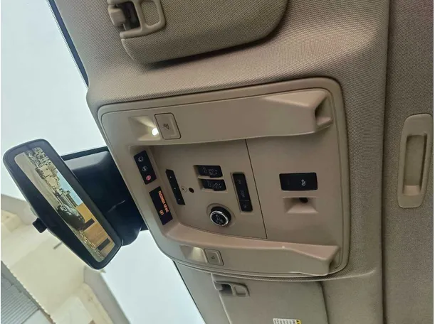 Car image 29