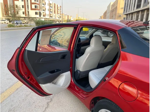 Car image 10