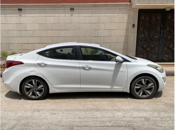 Car image 4