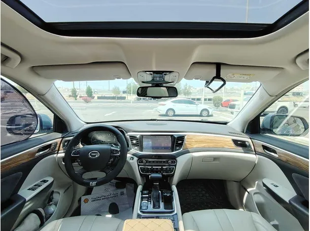 Car image 17