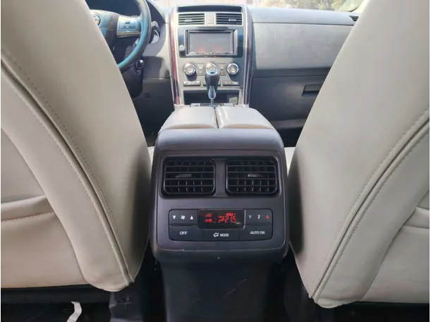 Car image 27