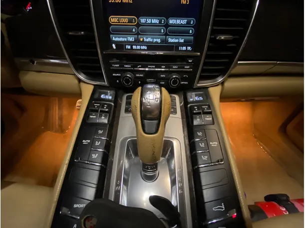 Car image 17