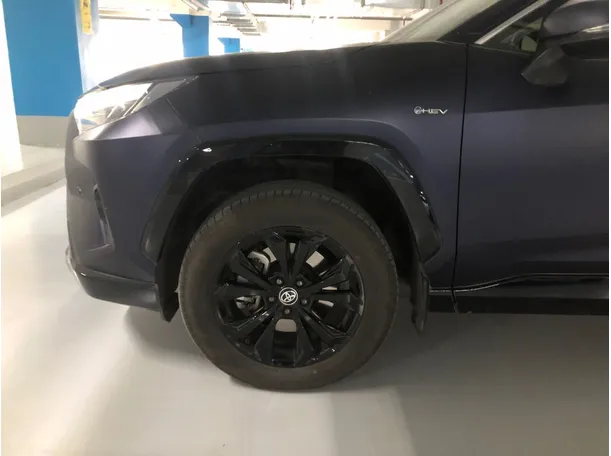 Car image 8