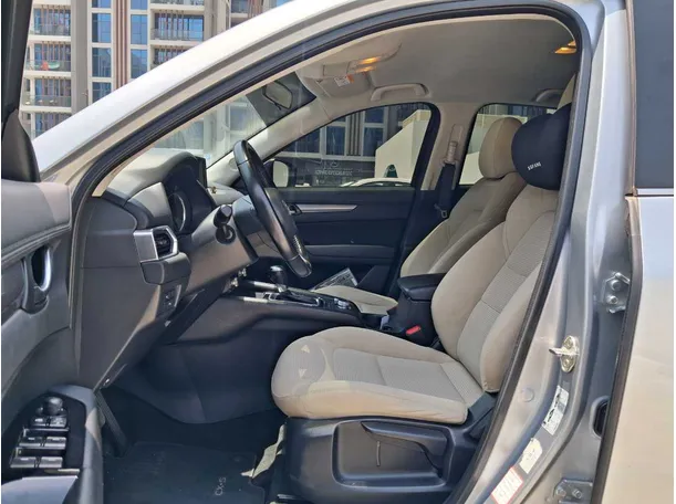 Car image 12