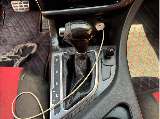 Car image 15