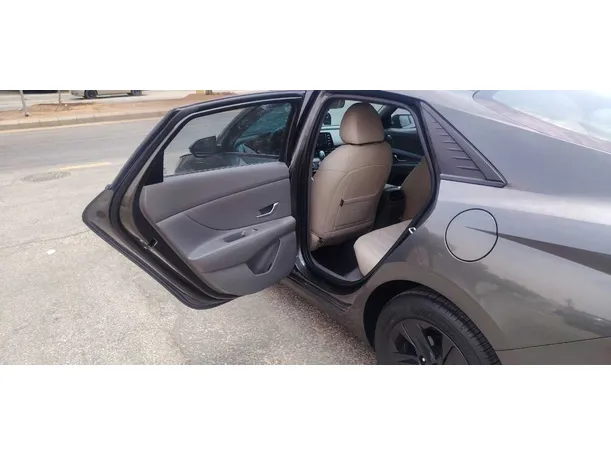 Car image 12
