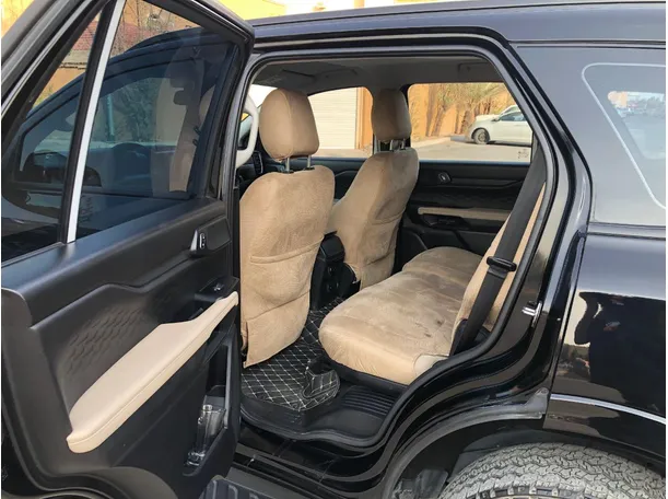 Car image 14