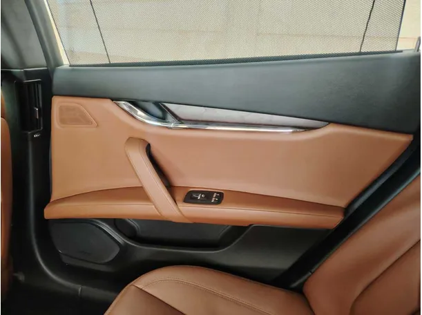 Car image 32