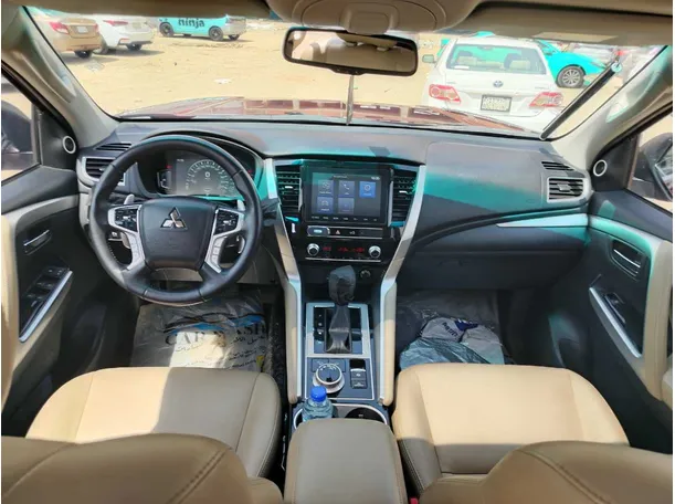 Car image 18