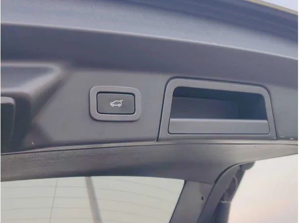 Car image 35