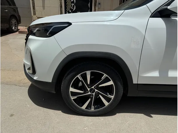 Car image 9