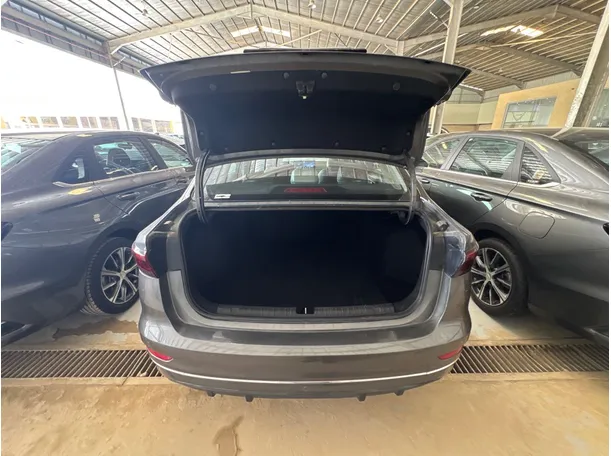 Car image 16