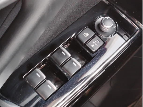 Car image 28