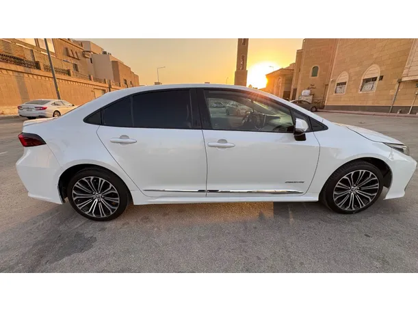 Car image 4