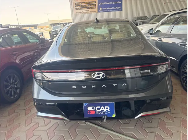 Car image 5