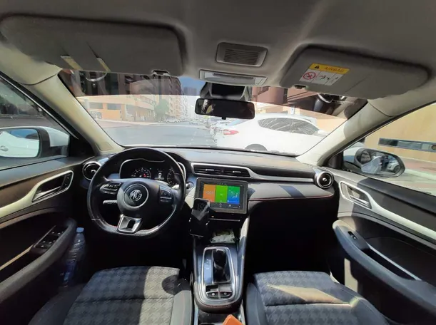 Car image 14