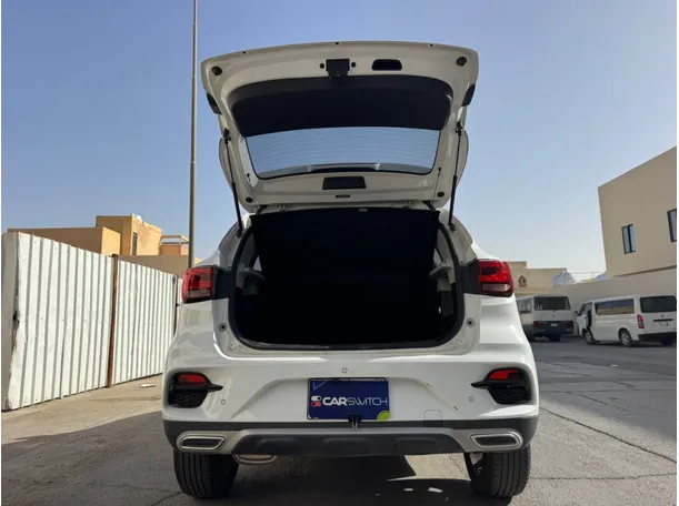 Car image 19