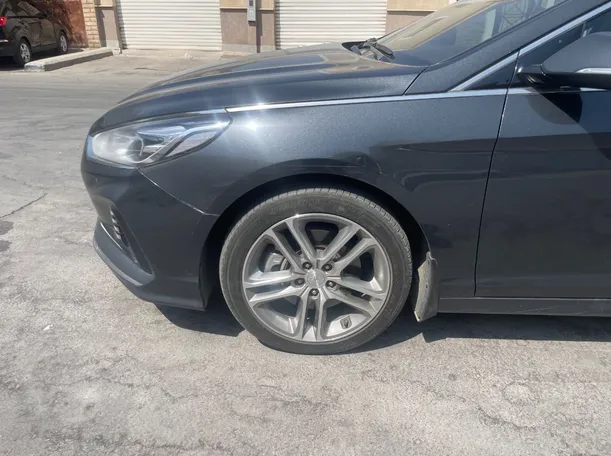 Car image 9