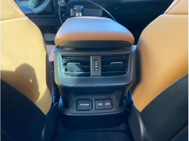 Car image 26